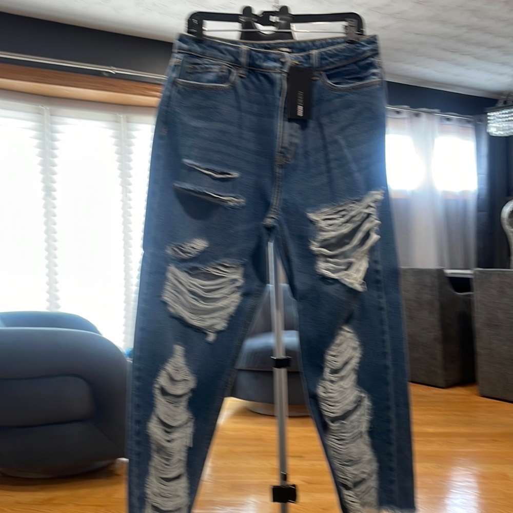 Distressed jeans - Picture 1 of 4